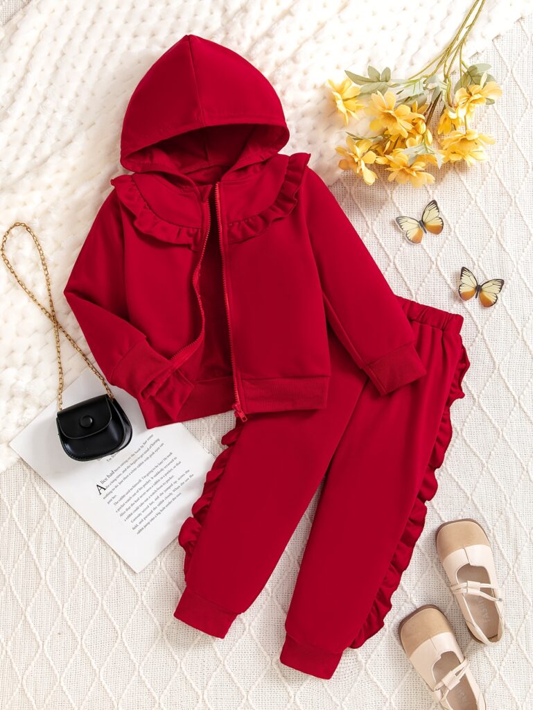 Adorable girls' two-piece outfit, perfect for fall and winter. Featuring a cozy top and stylish bottom, ideal for everyday wear or special occasions.
