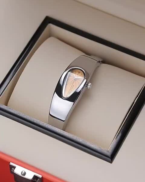 Celestial Dewdrop Water Drop Watch: A close-up view of the elegant, minimalist PINTIME watch, showcasing its unique waterdrop design and sophisticated style.