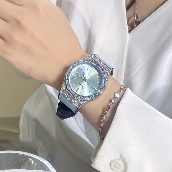 Newness Celestial Quartz Fashion Watch: A sophisticated timepiece showcasing a blend of modern design and timeless elegance.