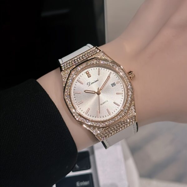 Newness Celestial Quartz Fashion Watch: A sophisticated timepiece showcasing a blend of modern design and timeless elegance.